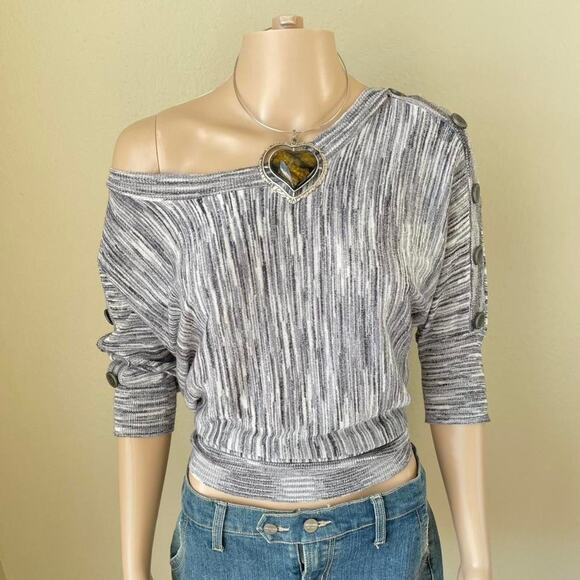 fashion avenue Tops - Early 2000s batwing silver top